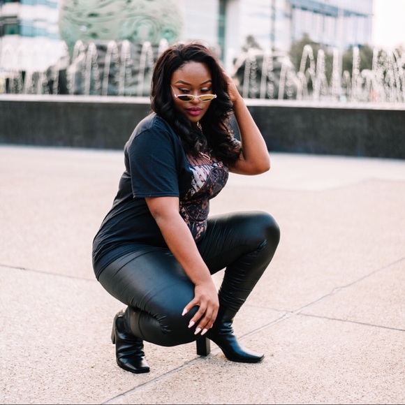 *B O O K M A R K * Meet your Posher, Bree Monèt - Picture 3 of 5